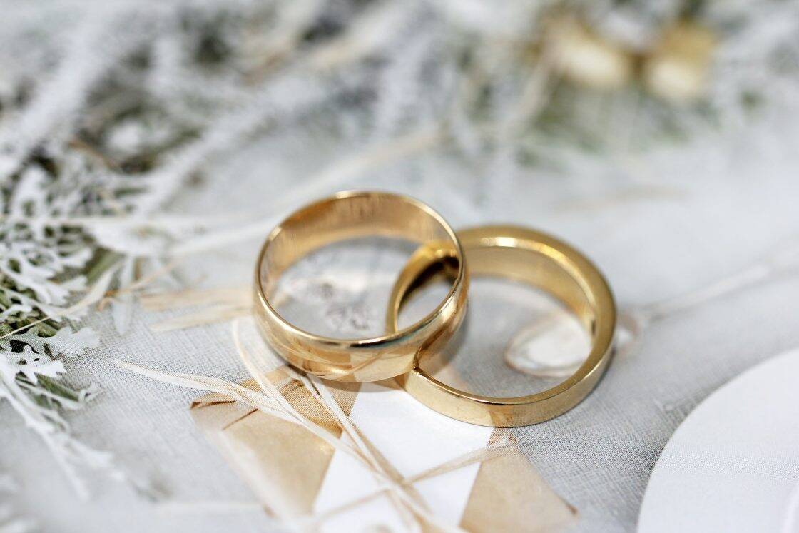 His and Hers Wedding Rings: Matching vs. Personalized
